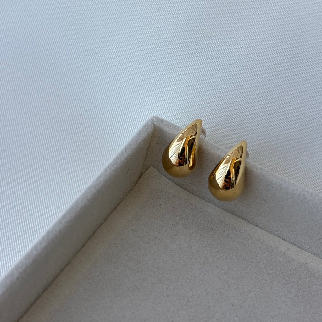 Dangling Gold Pearl Earrings