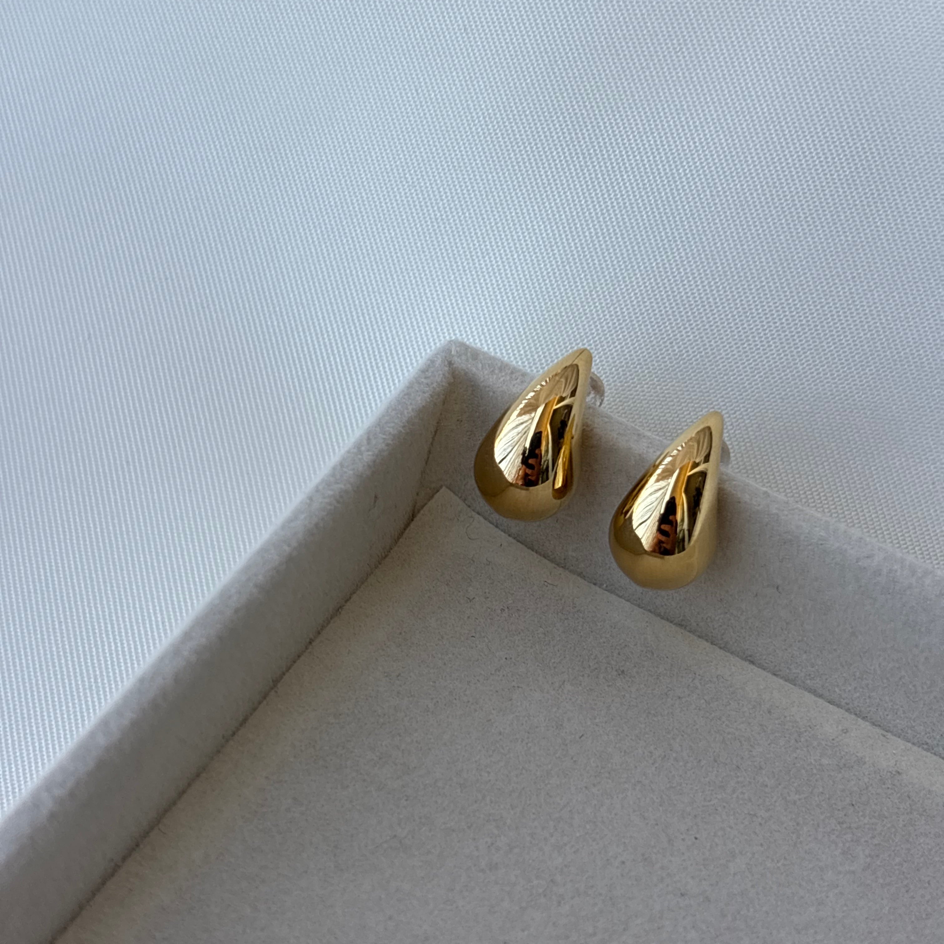 Dangling Gold Pearl Earrings