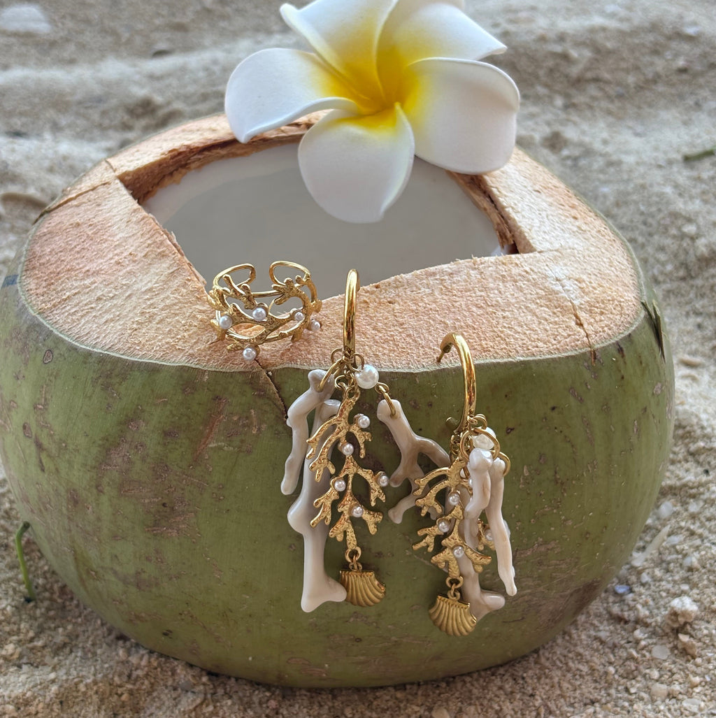 Gold Coral Earrings / Boucles d'oreilles