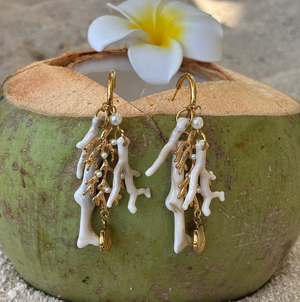 Gold Coral Earrings / Boucles d'oreilles
