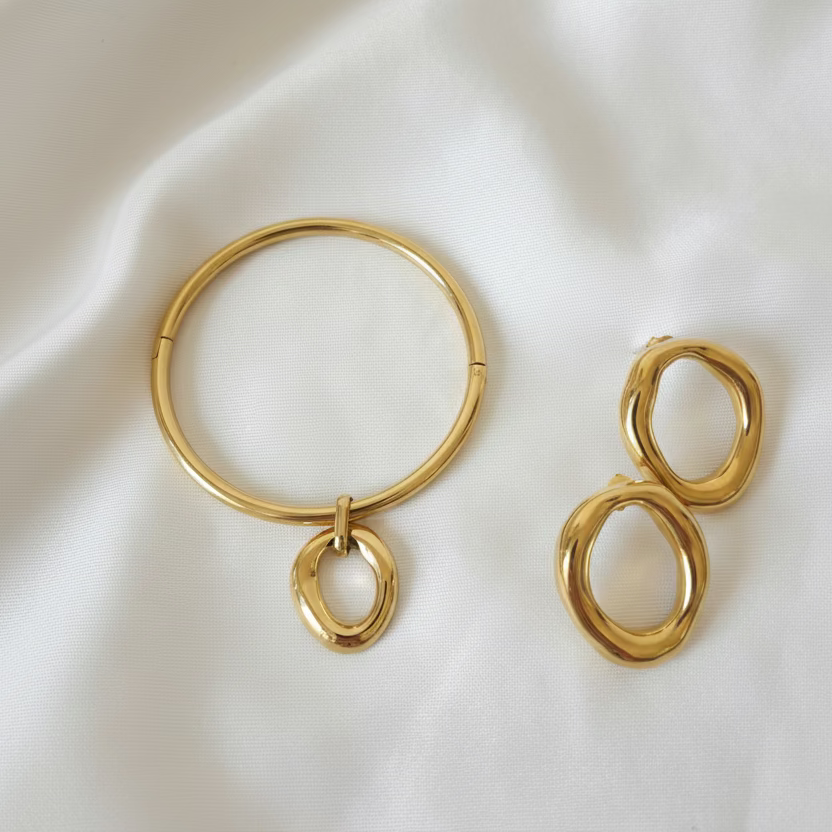 Minimalist Stainless Steel Toggle Bracelet