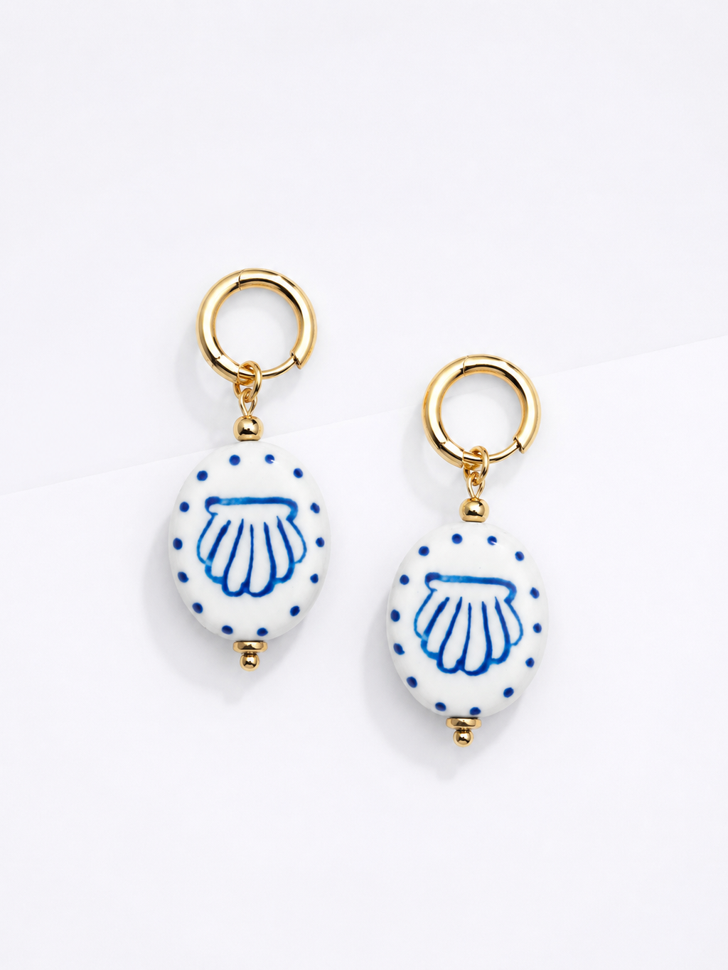 Shell charm Earrings / Boucles d'oreilles