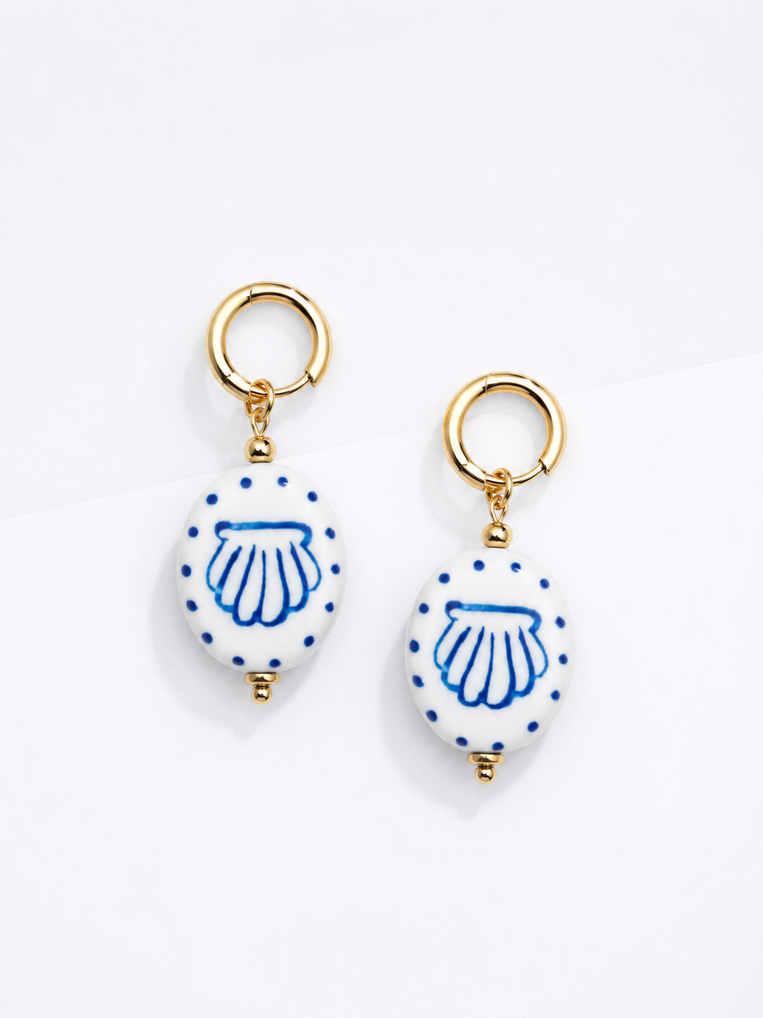 Shell charm Earrings / Boucles d'oreilles