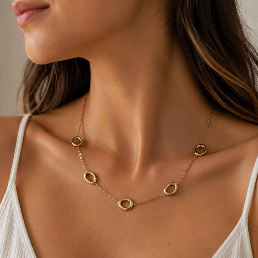 Minimalist Elegant Necklace / Collier